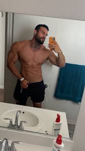 Lucas Lakutsin Fisiculturista Que Viralizou No Twitter Pelado - Volumes  Famosos Nus