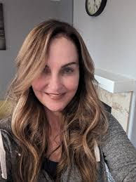 Diane Hotz's Instagram, Twitter & Facebook