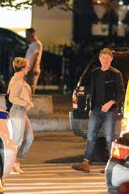 Scarlett Johansson And Bobby Flay Step Out For A Late Night Dinner Together In New York City 151017 4