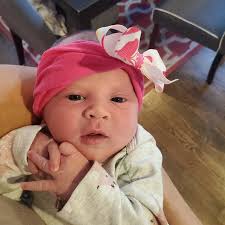 4 weeks in a nutshell 🌰 . It's hard to put into words what these last 4  weeks have been like but here's where I'm at... 💖 . I'm not trying to