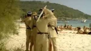 Il fait respecter l'ordre public.il est généralement en uniforme et. Le Gendarme Et Les Extra Terrestres