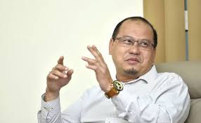 Ahli parlimen kinabatangan, datuk seri bung moktar radin mencetuskan kekecohan dalam dewan rakyat apabila mengulangi. Bil Elektrik Tinggi Rujuk Kepada Tnb Ahmad Amzad