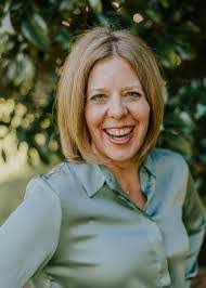 Etta Skinner's Instagram, Twitter & Facebook