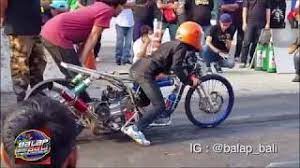 Aksi lady joki drag thailand. Sangar Duel Matic Thailand Yang Bawa Joki Cilik Youtube