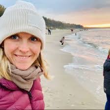 Anne Bart's Instagram, Twitter & Facebook