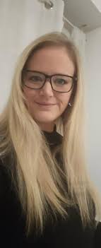 Haarscharf by Sabine Maue