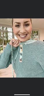 Yep, it feels as cosy as it looks 🧸 🔎 Nadia Faux Fur Bomber Jacket  #DECJUBAstyle @dom.overseas