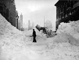 The Massive Illinois Blizzard Of January 1967 Will Never Be Forgotten Chicago Pictures Chicago Snow Downtown Chicago