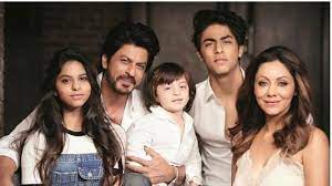 Shahrukh khan family with wife gauri , sons aryan, and abram & daughter suhana. Shah Rukh Khan Says He S Spending Lockdown With Abram Suhana Aryan In Spite Of Contributing To Population Boom Bollywood Hindustan Times
