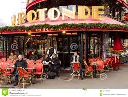 Un charme incomparable se dégage de la rotonde, aménagée sous une grande verrière, et de la magnifique terrasse. Das Cafe De La Rotonde Paris Frankreich Redaktionelles Foto Bild Von Draussen Touristen 64472441