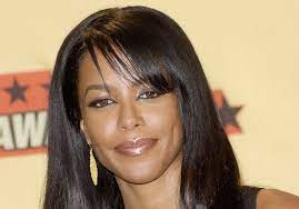 Aaliyah is a beautiful woman, one that will make your head turn and have you staring at her for an eternity. Aaliyah R Kelly And A Violent Puzzle Of Alleged Abuse Entertainment The Jakarta Post