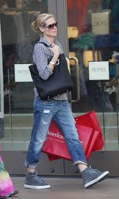 They Tried To Put Me On The Cover Of Vogue But My Legs Were Too Long Heidi Klum With Sneakers Heidi Klum Style Heidi Klum Women Jeans