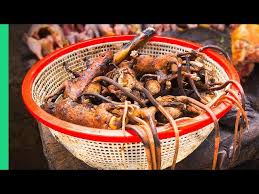 Seblak é deliberadamente biscoitos crus dibantatkan com imersão de água quente. Bizarre Indonesian Jungle Food Welcome To Extreme Indonesian Cooking In North Sulawesi Golectures Online Lectures