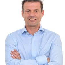 Glückwunsch, lieber Kollege, und danke für Ihren Einsatz!