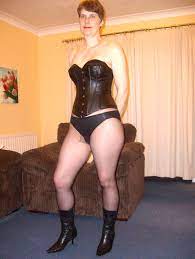 X 上的kw：「Posing all ready in black #milf #gilf #slut #slutwife #granny #sexy  #blackbasque #panties #tights #blacktights #hips t.coVGuM7upE4C」   X