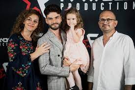Nuante de iubire — edward sanda. Edward Sanda Imagine Cu Familia Cum AratÄƒ Socrii Cleopatrei Stratan