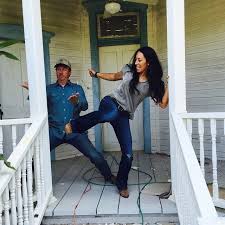 Joanna And Chip Team Up On Demo Day Joanna Gaines Style Joanna Gaines Style Clothes Magnolia Fixer Upper