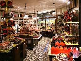 A La Mere De Famille Chocolatier Confiserie At The Historic Boutique Rue Du Faubourg Montmartre Bunnies Chicks Chocolatiere Mere De Famille Montmartre