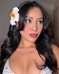 Carmela Vargas's Instagram, Twitter & Facebook