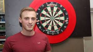 Easy to mount straight out of the box. Dartspieler Christian Bunse Vor Wohnzimmer Turnier Im Interview Lokalsport
