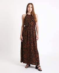 Une robe longue et fluide qu'on aime porter à la ville comme à la plage ! Robe Longue Encolure Americaine Noir 781263899i08 Pimkie