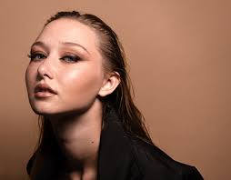 Maria B Projects :: Photos, videos, logos, illustrations and branding ::  Behance