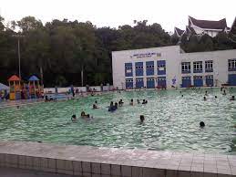 Jun 27, 2021 · sky pool adalah kolam renang lutsinar seluas 82 kaki (25 meter) menghubungkan dua bangunan tingkat 10 pencakar langit di london. Harga Tiket Masuk Pusat Akuatik Abgrara S Weblog