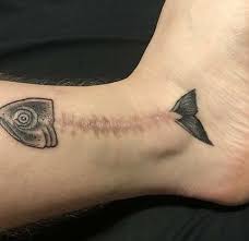 Ich bin kein tattoomensch, aber sehe leider keinen weiteren ausweg. Tattoo Ideen Am Knochel Wegen Narbe Haut Narben Inspiration