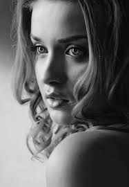 Artistic Black And White Woman Portrait Photography Black And White And Lighting Also A Cool Angle And Nice Shoulder Cool Art Black And Portrait Photography Women Body Art Photography Black And White Portraits