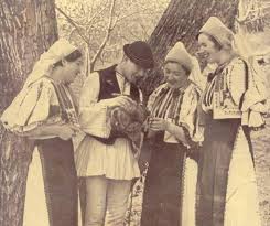 Acest lucru se recomandă în special celor singuri. Traditii Si Superstitii De Dragobete