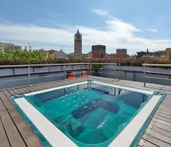 Yes, paid private parking nearby is available to guests. Hotel In Rom Bw Cinemusic Hotel Rom