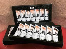 Pemilihan hadiah untuk seorang perempuan penting agar mesej pemberian hadiah jelas. Bingung Mau Kasih Kado Apa Buat Teman Yang Suka K Pop 6 Hadiah Ini Bikin Dia Bahagia Selangit