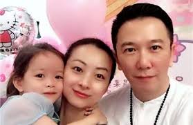 Deric Wan Stands Up For Wife After Netizen Says She Looks "Too Average"