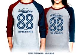 Desain baju ini merupakan desain dengan mengikuti trend dan cocok untuk anak kelas smp. Sablon Kaos Alumni 1988 Smp Medan Putri Eternal Friendship Raglan Kombinasi Abu Misty Marun Navy