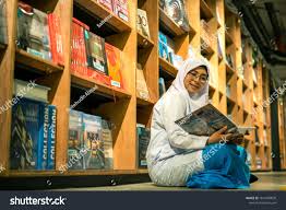 Cyberjaya Malaysia January 2020 Malaysian Secondary School Girl Spending Time Reading In A Bookstore Education Libra In 2020 Secondary School Bookstore Malaysia