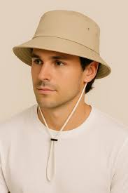 Quelle tenue avec un bob blanc ou beige ?