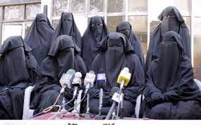 From presumptions that you're being forced to wear it, to being told 'to go back to your own country' because of it. Actualiteitjunk No Twitter Het Boerkakabinet Boerka Burqa Bourka Niqab Islam