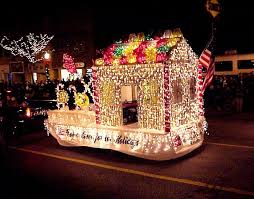 I Pinimg Com 736x 8f 21 F3 8f21f38c4a341d8d581f548df823d928 Holiday Lights Christmas Lights Jpg Christmas Parade Floats Christmas Parade Holiday Parades