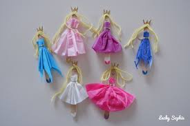 Ensuite, vous vous mettrez debout à quatre et deux, comme le montre la photo. Que Faire Avec Des Batonnets De Glace Lucky Sophie Blog Famille Voyage