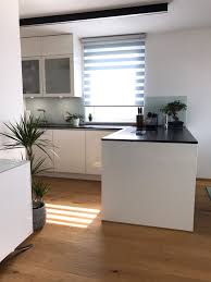 Weisse Kuche Mit Schwarzer Arbeitsplatte Kuchen Design Magazin