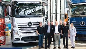 Band news on wn network delivers the latest videos and editable pages for news & events, including entertainment, music, sports, science and more, sign up and share your playlists. Nfz Messe Der Neue Actros Rollt Vom Band News Nfz Messe Com Nutzfahrzeugmesse 2020 News Video Artikel Nfz Messe