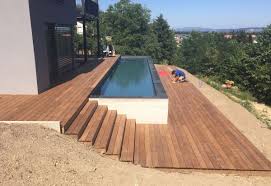 Terrasse En Bois Ipe Et Entourage Piscine Avec Escalier As Menuiserie Kleine Hinterhof Pools Gartenpools Containerpool