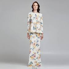 The baju melayu, sampin, blouses, jubahs and sandals in this collection were inspired by ancient rajasthani art in india's jaipur. Lucia Kurung Eid Adha 2018 Materia Fashion Clothes Women Dresses Fashion Dresses