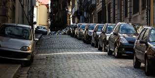 A parkoló díj fizetése a parkoló bejáratával szemben kihelyezett fizető automatánál (parkolóház földszint). Parkolas D A S Jogvedelmi Biztosito Zrt