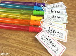 The end of the year is crazy! End Of Year Gift Bubble Tags Sparkling In Second Grade