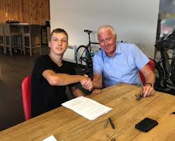 The following 2 files are in this category, out of 2 total. Deceuninck Quick Step Trekt Met Mauri Vansevenant Opnieuw Belgisch Toptalent Aan Wielrennen Hln Be