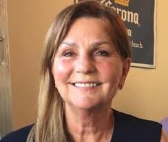 Janis Wiley's Instagram, Twitter & Facebook