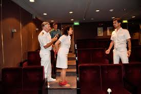 Die nächsten beiden folgen mit silbereisen sind für weihnachten 2021 und neujahr 2022 geplant. Florian Silbereisen Stalking Drama Auf Dem Traumschiff Schlager De