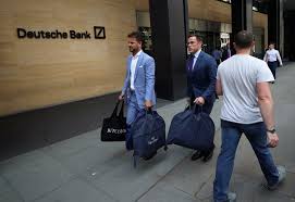 Deutsche Bank Manager Kleiden Sich Wahrend Entlassungswelle Neu Ein