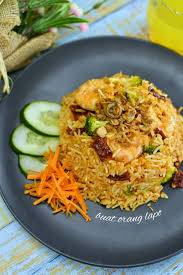 Blend bawang merah, bawang putih, cili kering, belacan, ikan bilis (blend kasar atau tumbuk pun boleh). Nasi Goreng Cili Kering Yang Mudah Dan Sedap Buat Orang Lapo
